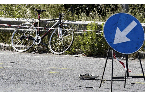 Tragedia sulla SS106: Ciclista investito da un Suv a Soverato