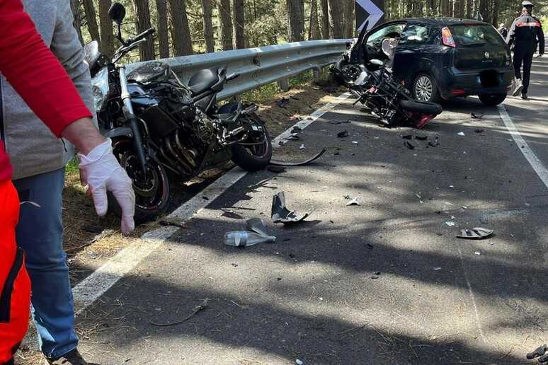 Tragico incidente a Lorica: (aggiornamento) scontro auto-moto, morto centauro e due feriti gravi, i dettagli