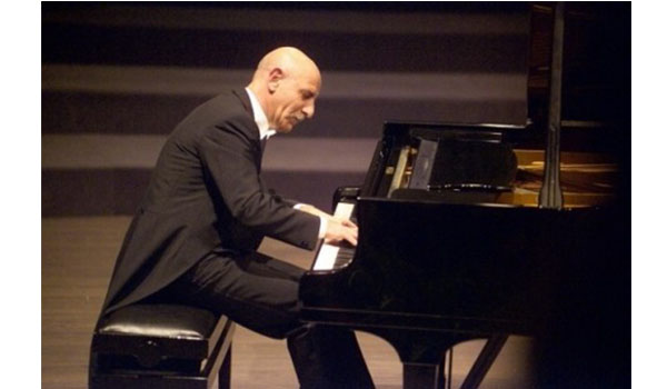 Amici della Musica, a Catanzaro il viaggio del cuore del pianista Roberto Cappello