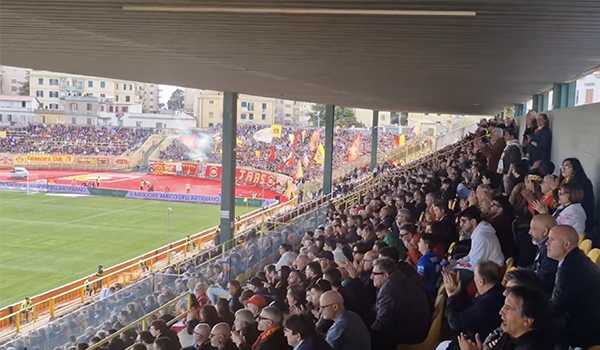 Calcio inferno giallorosso: sold-out playoff preliminari Catanzaro – Brescia
