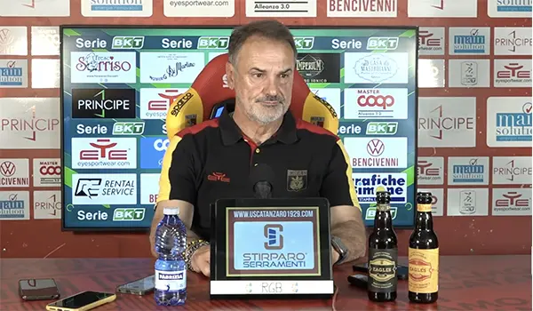 Calcio PlayOff. Vivarini alla vigilia del match Catanzaro-Brescia: "siamo pronti e determinati" (Video)