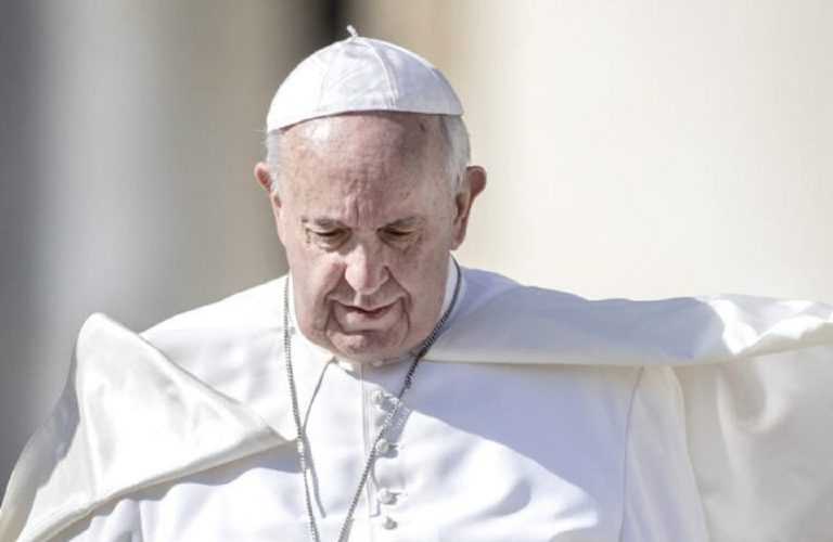 Papa Francesco chiede scusa per i commenti sui seminaristi gay: "Non volevo offendere"