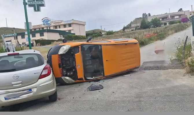 Incidente Stradale su Viale Emilia a Catanzaro: coinvolte due utilitarie, intervento dei Vvf.