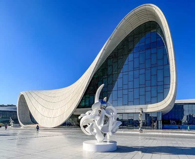 Il veneziano Meggiato primo artista italiano ad esporre all'Heydar Aliyev Center