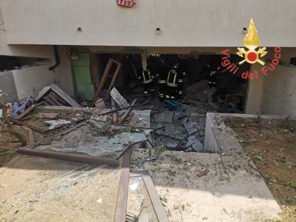 Esplosione in un appartamento a Montepaone Lido: tre feriti e danni ingenti.
