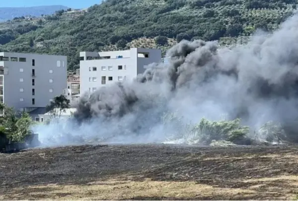 Incendio a Lamezia Terme: fiamme vicino al campo rom