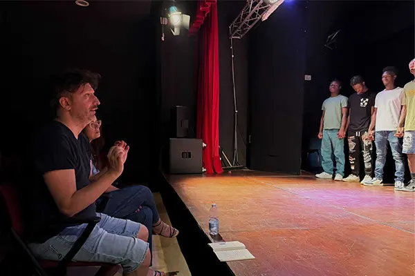 Scenari di integrazione creativa: l'arte del teatro per l'inclusione sociale