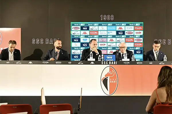 Bari Calcio. Presentazione del DS Giuseppe Magalini e del Mister Moreno Longo (Video)