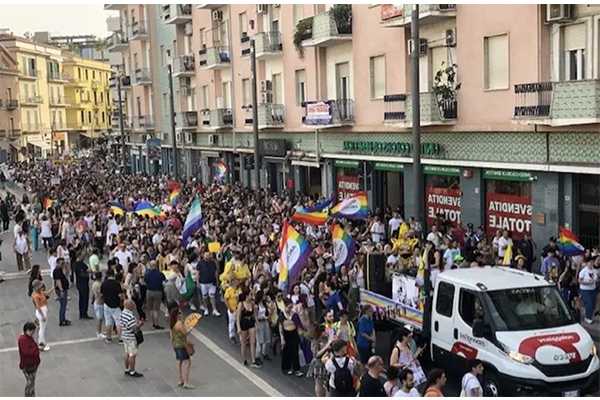"Cosenza Pride": Un Trionfo di Colore e Gioia nel Cuore della Città
