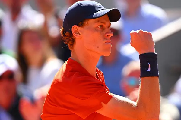 Tennis. Jannik Sinner trionfa in semifinale e volerà in finale all'ATP 500 di Halle