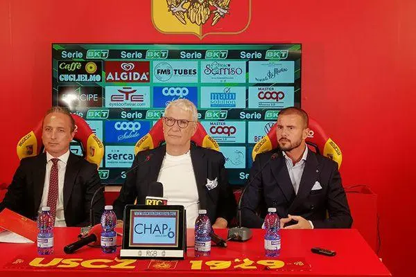 Catanzaro calcio, nuovo ciclo iniziato ufficialmente con la conferenza stampa di presentazione dei nuovi direttori