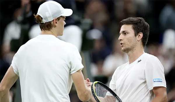 Tennis. Wimbledon: Sinner agli ottavi, battuto Kecmanovic in tre set