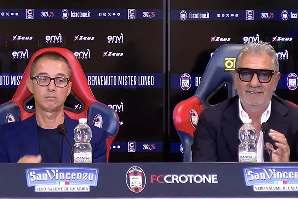 Il Crotone Calcio Mister Emilio Longo: "costruiamo una squadra identitaria per ridare animo ai giocatori"