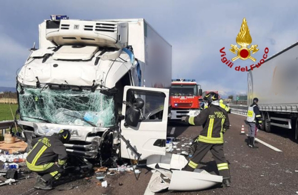 Grave Incidente sulla A4: un morto e diversi feriti, autostrada chiusa e lunghe code