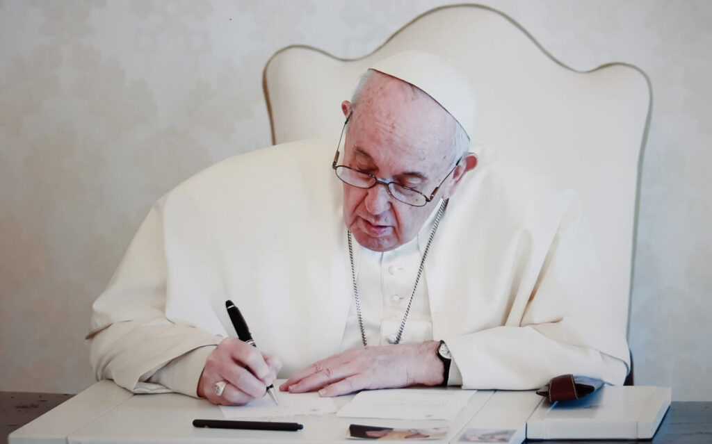 Papa Francesco risponde al giornalista Davide Romano: “Coraggio e fiducia”