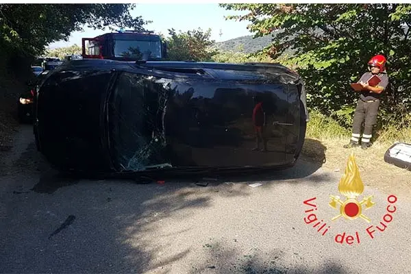 Incidente stradale. Auto si ribalta a Simeri Crichi intervento dei Vvf