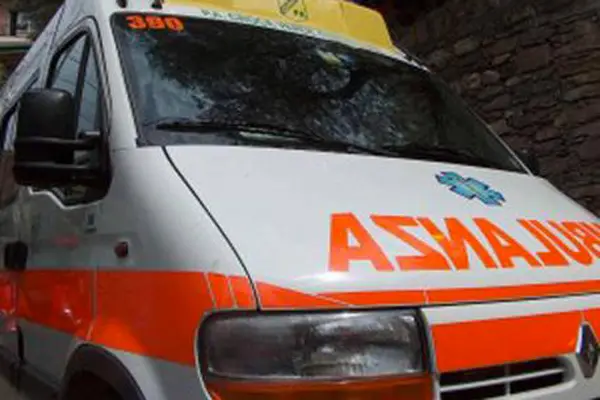 Scontro mortale tra auto e moto sulla statale 18 nel reggino
