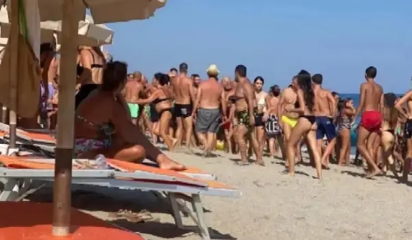 Catanzaro, Giovino: Maxi rissa tra bagnanti in spiaggia