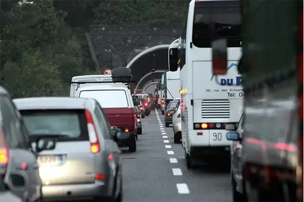 Traffico in tilt sulla A10: 9 chilometri di coda verso Ventimiglia a causa di un incidente