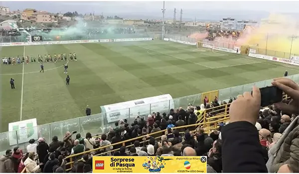 Calcio, festa promozione rovinata dagli scontri: coinvolti tifosi di Vigor e Sambiase