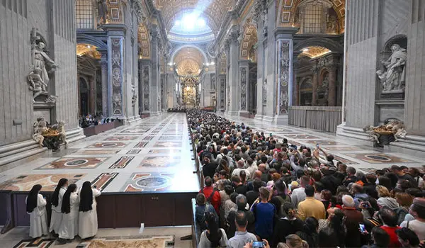 Ultimo saluto a Papa Francesco (LIVE): sabato il funerale degli ultimi. Corteo a passo d’uomo per le vie di Roma (VIdeo)