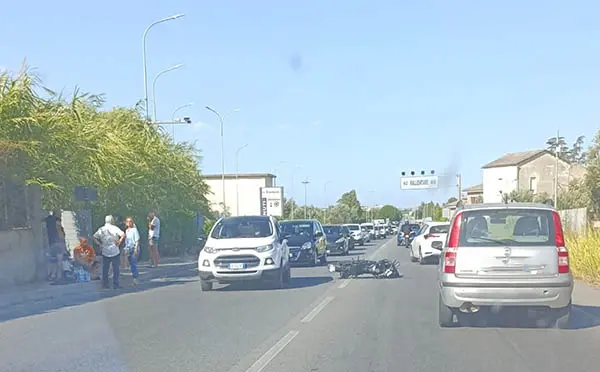 Incidente su Viale Crotone a Catanzaro: centauro ferito e traffico in tilt