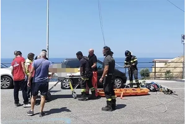 Tragedia a Pizzo Calabro: muore l'uomo caduto in un dirupo davanti alla figlia