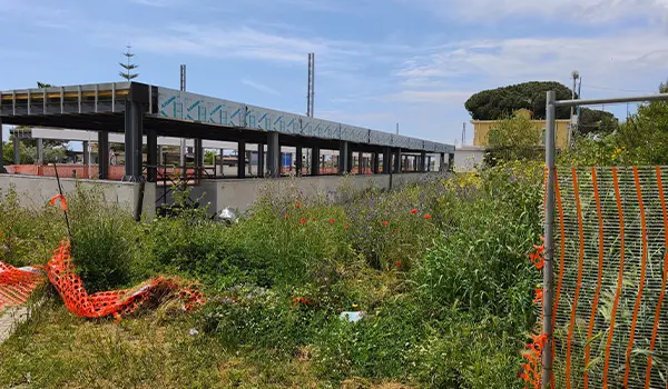 Botricello, la protesta del Sindaco: “Lavori interminabili per la stazione ferroviaria”