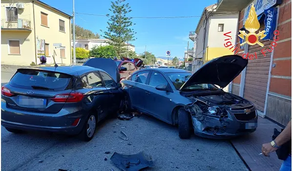 Incidente stradale su viale Magna Graecia a Catanzaro: intervento dei Vvf