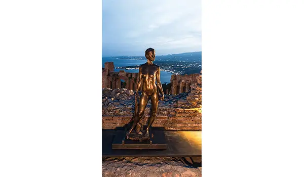 “GESTI SCOLPITI” di JAGO al Parco Archeologico di Taormina