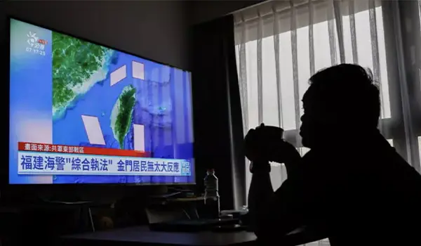 Tensione nello Stretto di Taiwan: la Cina intensifica le esercitazioni militari con fuoco vivo