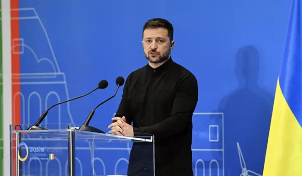 Zelensky rilancia i negoziati con Mosca mentre la guerra in Ucraina si intensifica