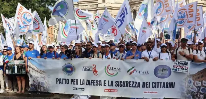 Sindacati 5 forze armate manifestano unite per prima volta nella storia ma si preferisce tacere