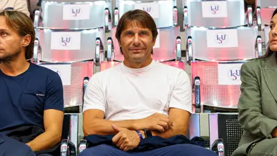 Conte al Manchester United? Ashley Young lancia l'allarme