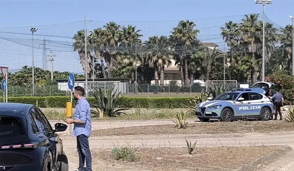 Tragedia a Orta Nova, auto in fuga dal posto di blocco si schianta: morto un 16enne, feriti altri quattro ragazzi