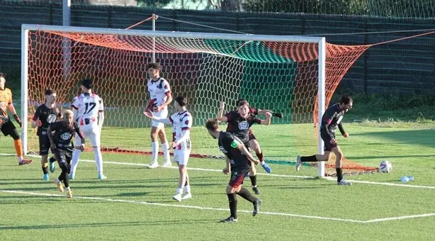 Ardore (RC)-Calcio: Sui titoli di coda l’Ardore pareggia (1-1) ed evita il sorpasso della rivale Castrovillari.