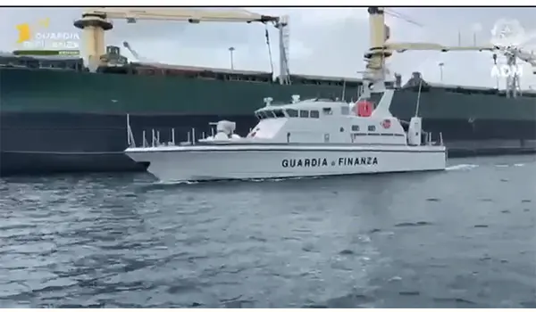 Nave sequestrata a Brindisi per violazione delle sanzioni UE alla Russia: maxi operazione della Guardia di Finanza