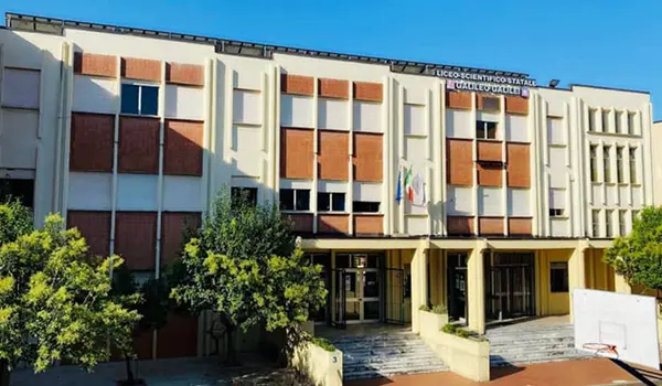 Accessi abusivi al registro elettronico del Liceo Galileo Galilei: preside e docenti indagati