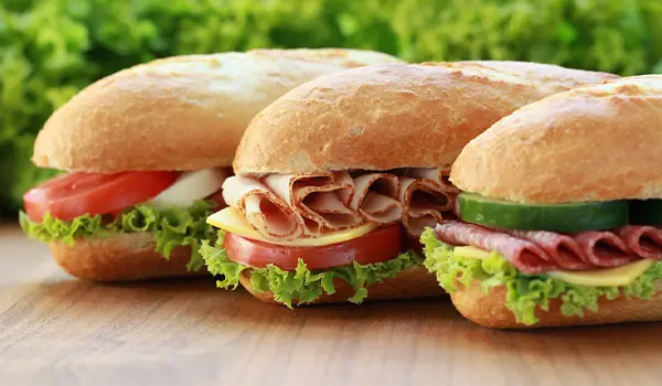 Botulino negli alimenti: la tossina invisibile che può uccidere – Sintomi, rischi e prevenzione