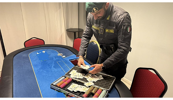 Viareggio, blitz della Guardia di Finanza: scoperta e smantellata una bisca clandestina