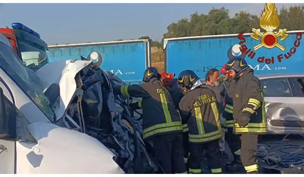 Tragedia sull’A1: muoiono marito e moglie, stavano tornando dalla laurea della figlia