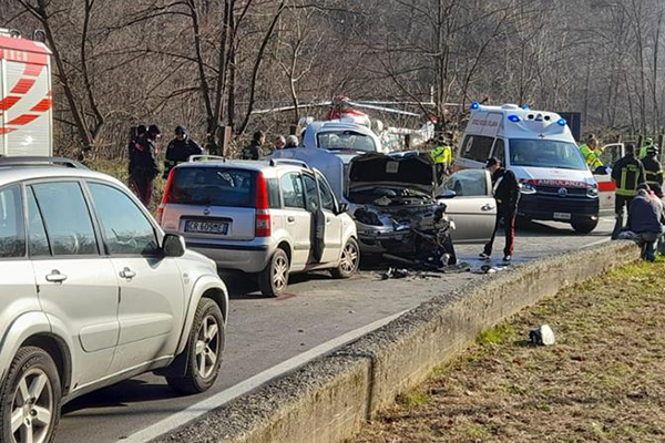 Incidente a Castellamonte: scontro frontale tra auto, perde la vita donna di 54 anni