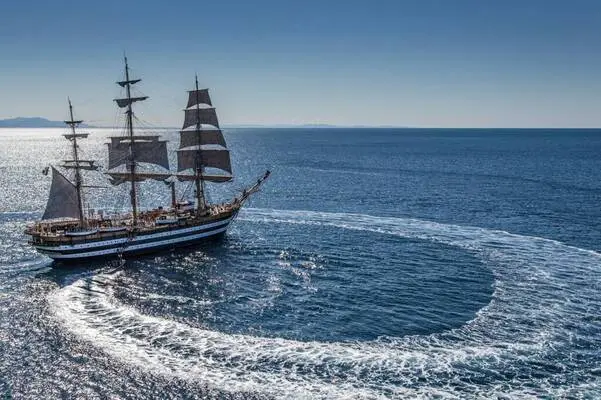 Venezia accoglie l'Amerigo Vespucci: al via il tour del veliero simbolo del Made in Italy tra cerimonie, mostre ed eventi culturali
