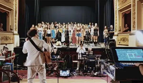 La Notte dei Serpenti 2025: la musica popolare abruzzese conquista Pescara con grandi artisti