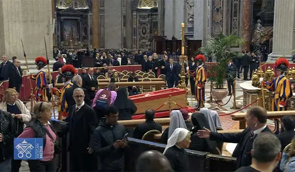 Morte di Papa Francesco: cosa accade ora? Le regole del Conclave e il futuro della Chiesa (Video)