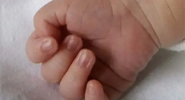 Bimbo di 9 mesi in coma: indagini sul compagno della madre