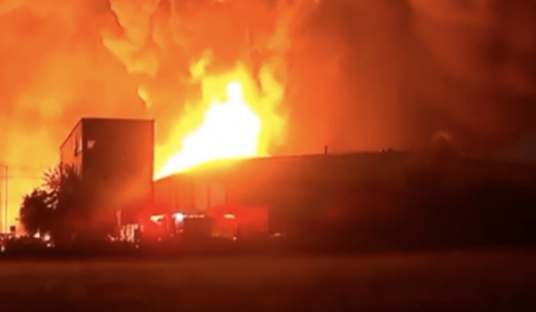 Esplosione a Buenos Aires: enormi nuvole di fuoco nella notte