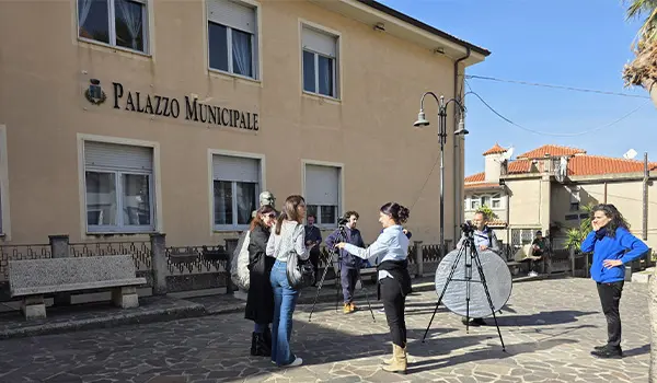 Make Me Up: Monterosso diventa un set cinematografico contro la violenza di genere. VIDEO
