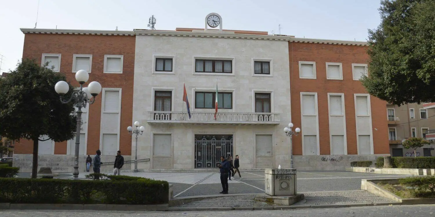 Crotone, controlli sui rifiuti: oltre 100 sanzioni in un mese