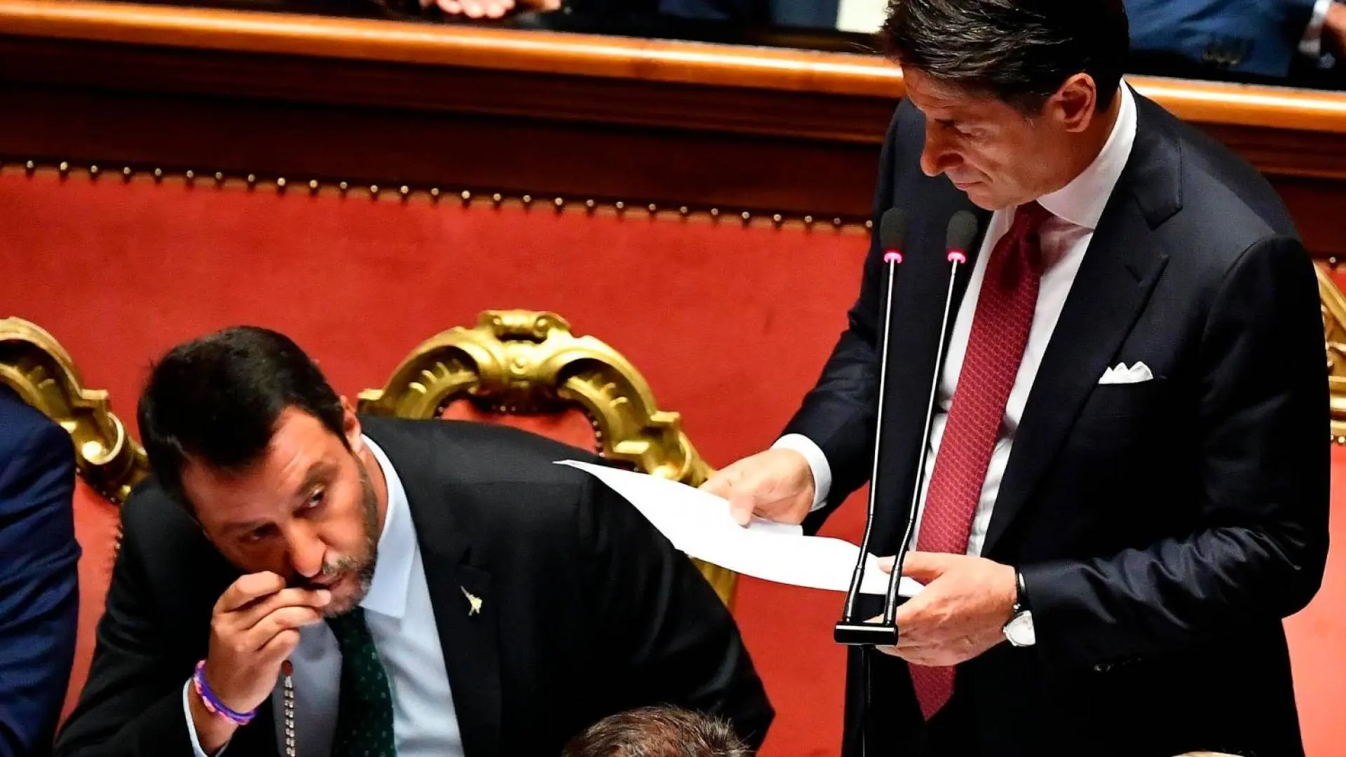 “I politici italiani e la fede. Tra crocifissi in Parlamento e confessioni last minute” di Davide Romano